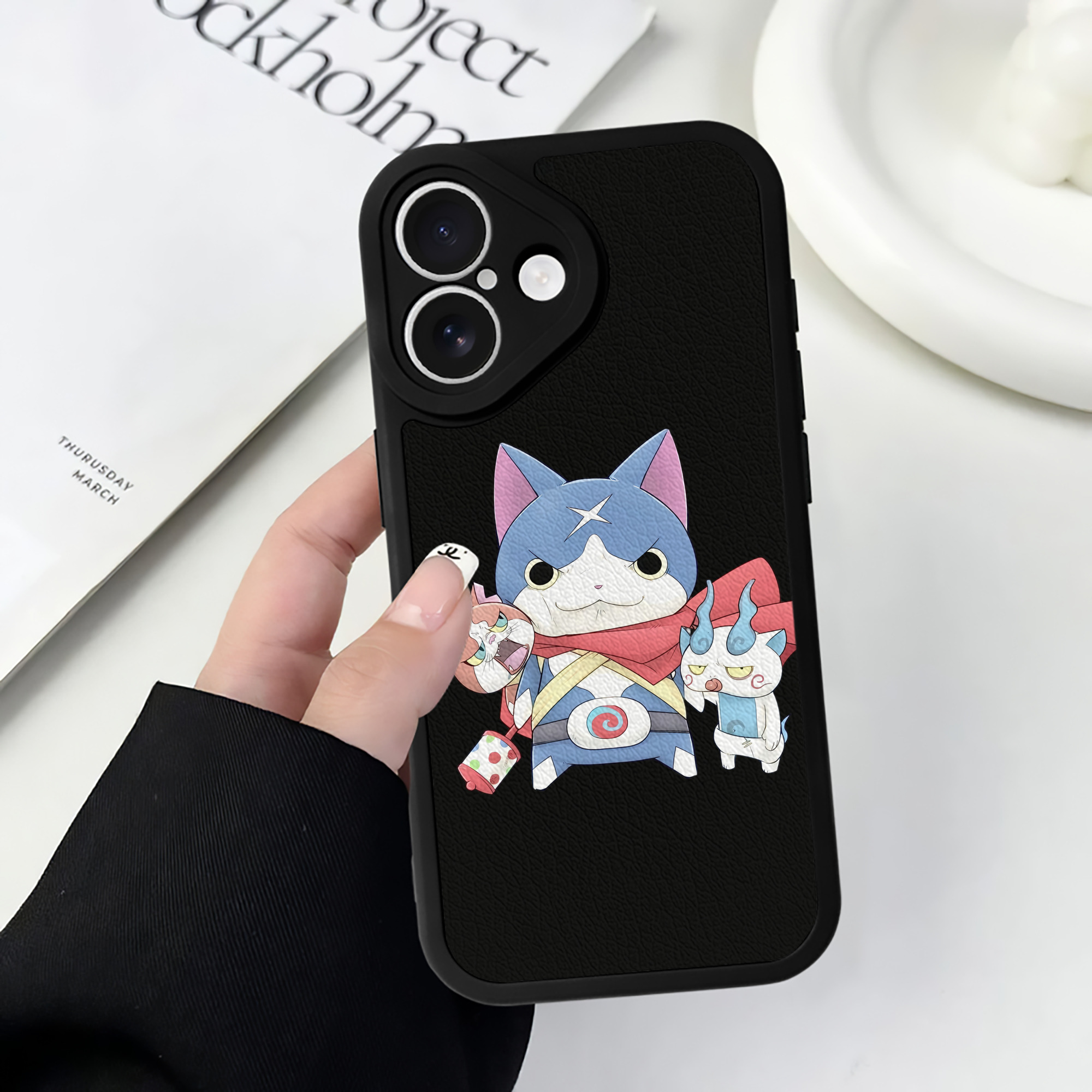 （画像用） 妖怪ウォッチ Yo-kai Watch 【iPhone 16シリーズ対応】シリコンスマホケース（レザー調） 材質：シリコン